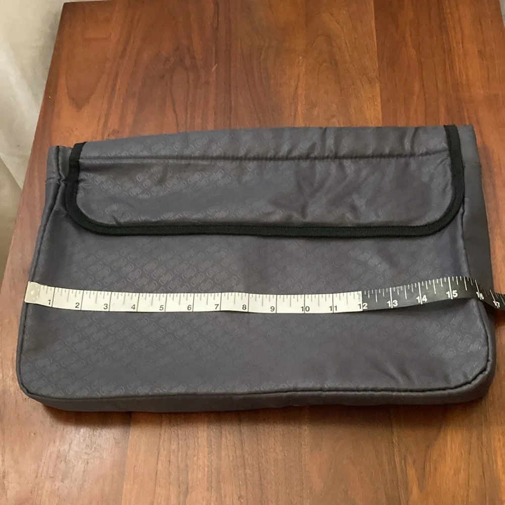 Solo black classic messenger bag